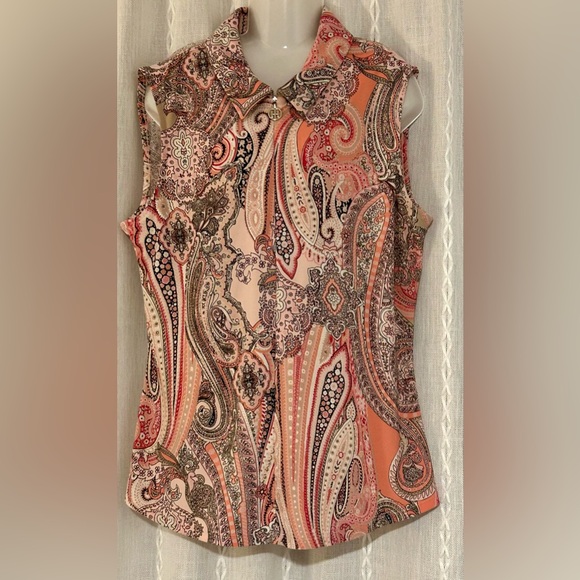 Tommy Hilfiger sleeveless, button down, pink paisley top. - Picture 5 of 11
